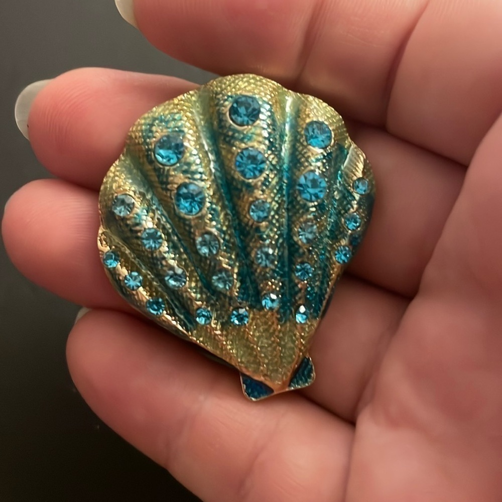 Anthropologie Clam crystal brooch